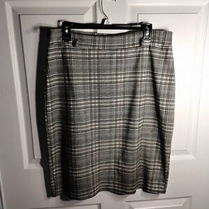 Classic Black and White Plaid Skirt